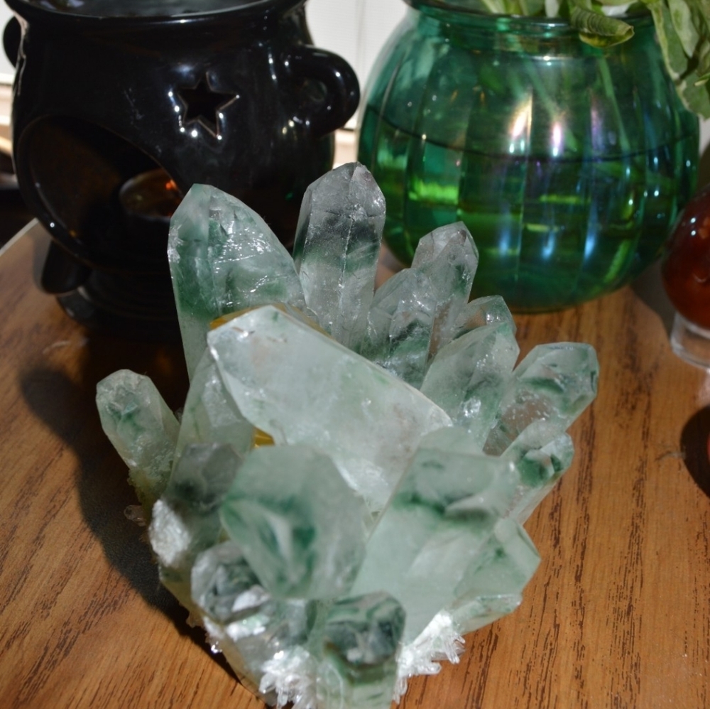 Phantom Quartz Cluster w. Citrine Baby - Picture 5 of 6